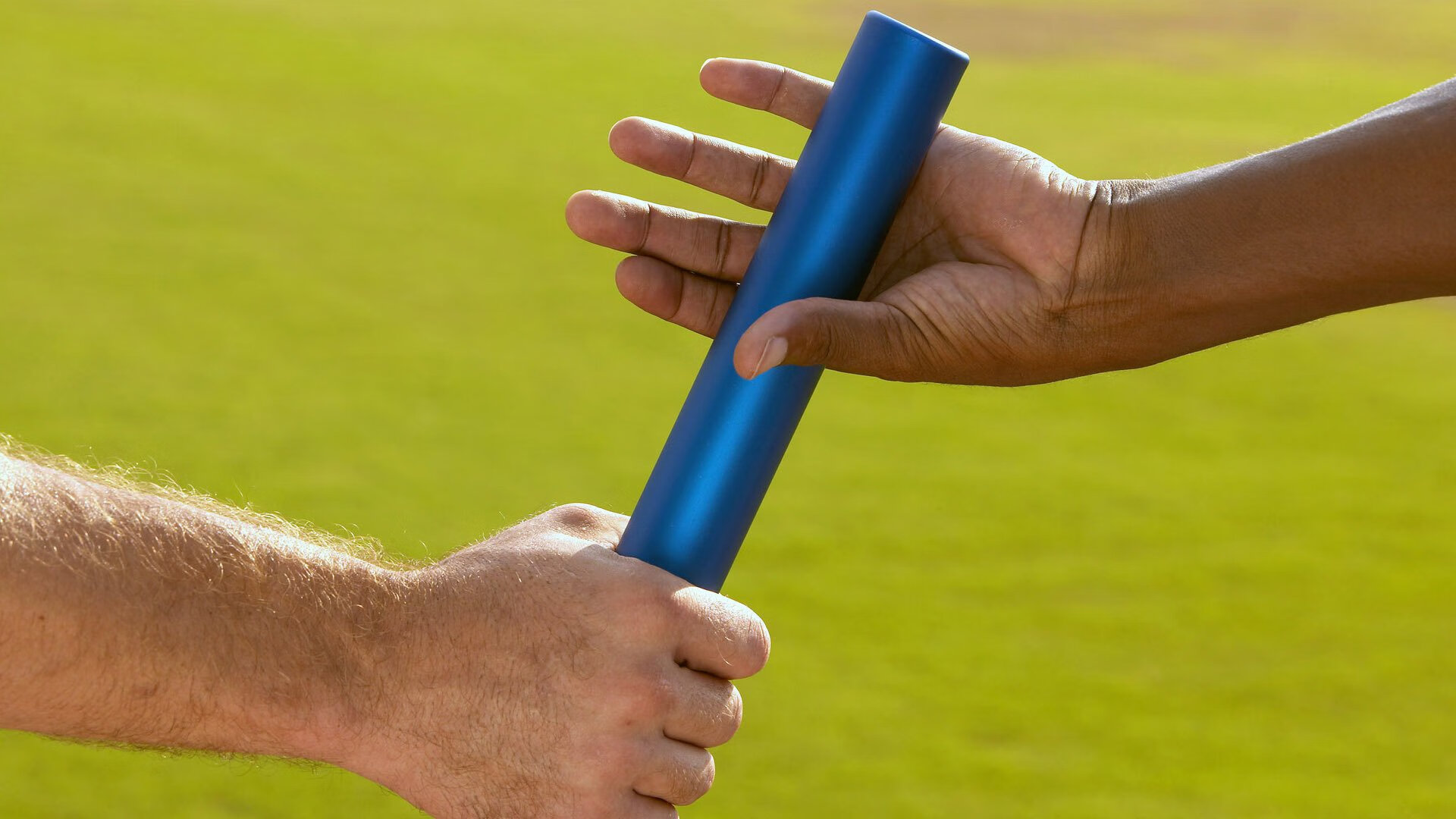 球迷抗议VAR：科技真的让足球变味了吗？，科技发展对足球比赛的影响有哪些